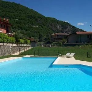 Apartment Irina's House With View On Like And Swimming Pool, Riva di Solto